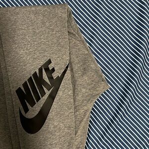 Nike, women’s leggings, excellent condition, size large.